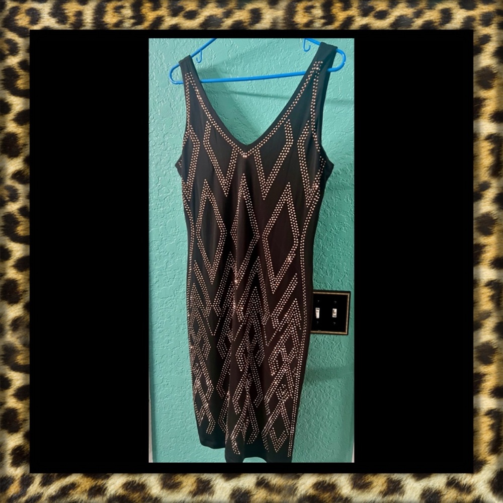 👑✅PRICE FIRM✅Gorgeous Carmen Marc Valvo Black Dress with Gold Studded Accents